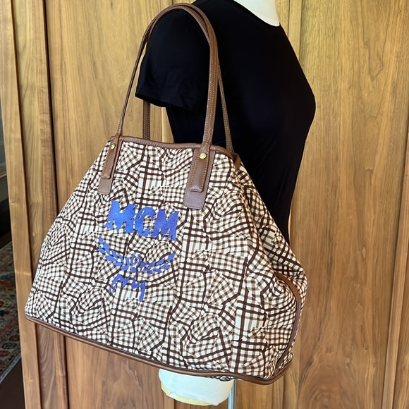 MCM Liz Reversible Large Visetos Tote Bag. Dust bag included. - Picture 4 of 9